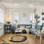 3 Bedroom Gorgeous In Holiday home *
