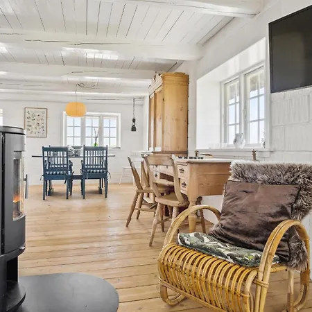 3 Bedroom Gorgeous In Holiday home Blavand